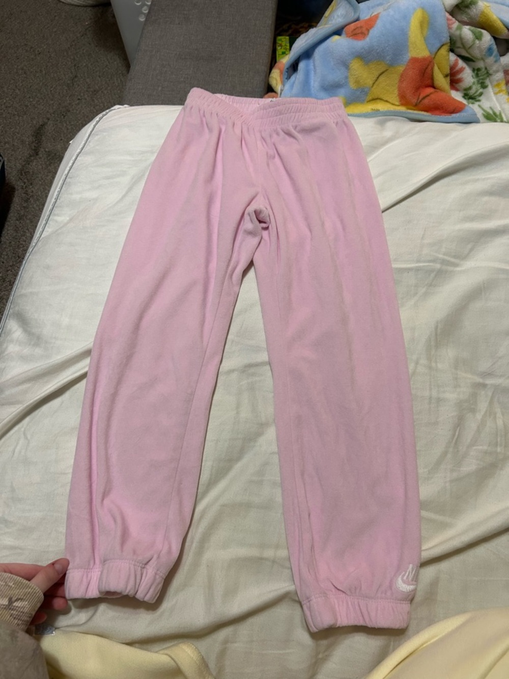 KIDS NIKE PINK VELOUR TRACKSUIT - Picture 6 of 7